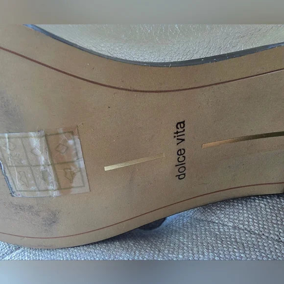 Dolce Vita Metallic Silver Ankle Booties. Pull-on, black elastic-side panel Sz:8 - Picture 4 of 4